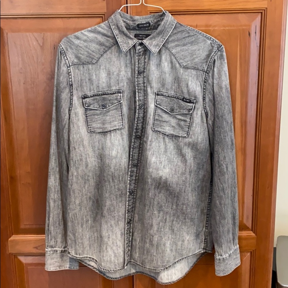 Slightly used men’s Lucky shirt